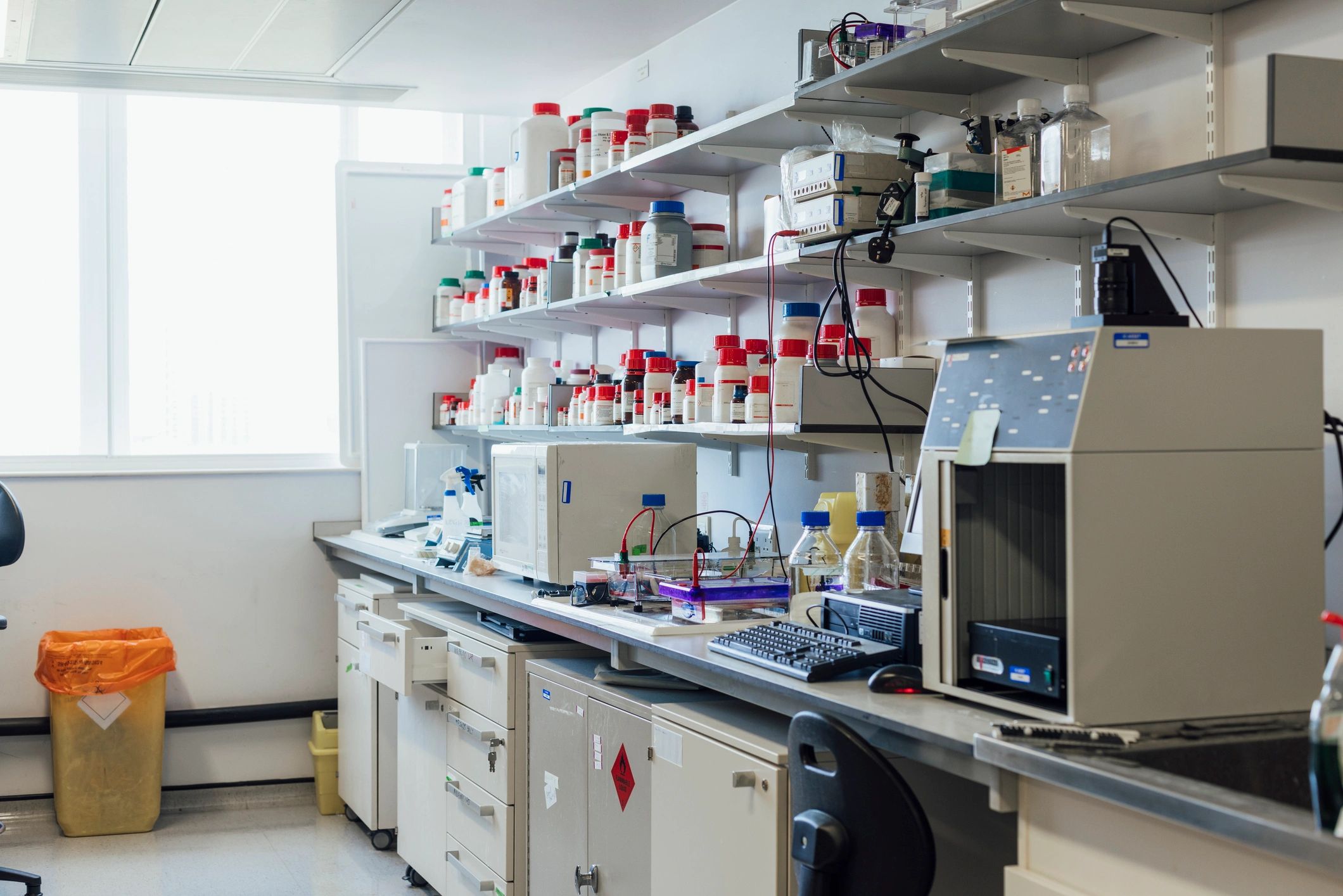 Analytical instrumentation laboratory environment